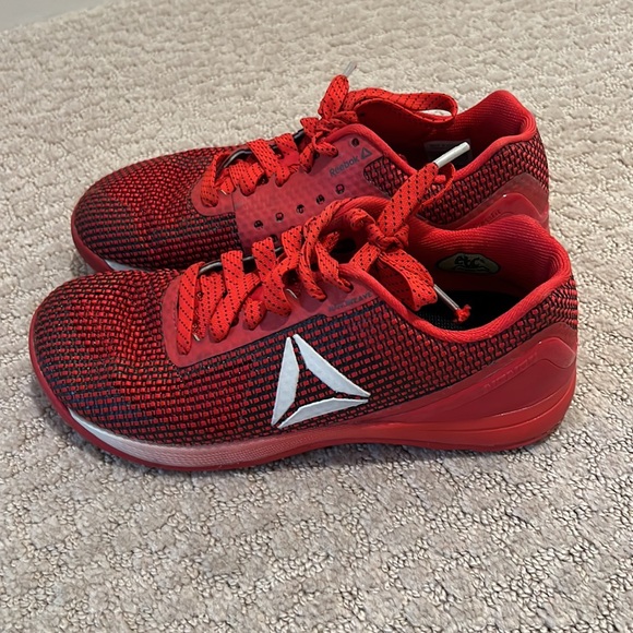 Like new. Reebok CrossFit shoe. Red size 7 - Picture 2 of 4